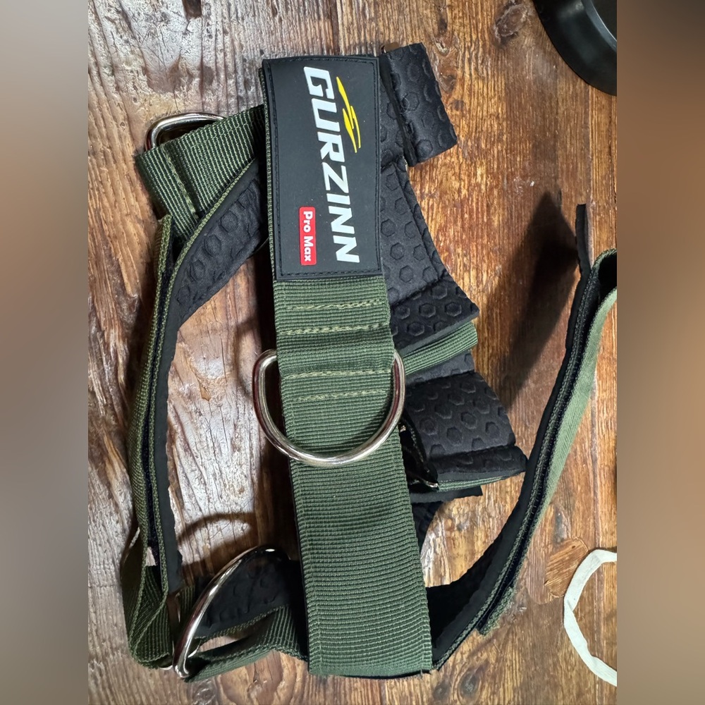 Olive Green Men’s Utility Neck Harness trainer. NWOT
